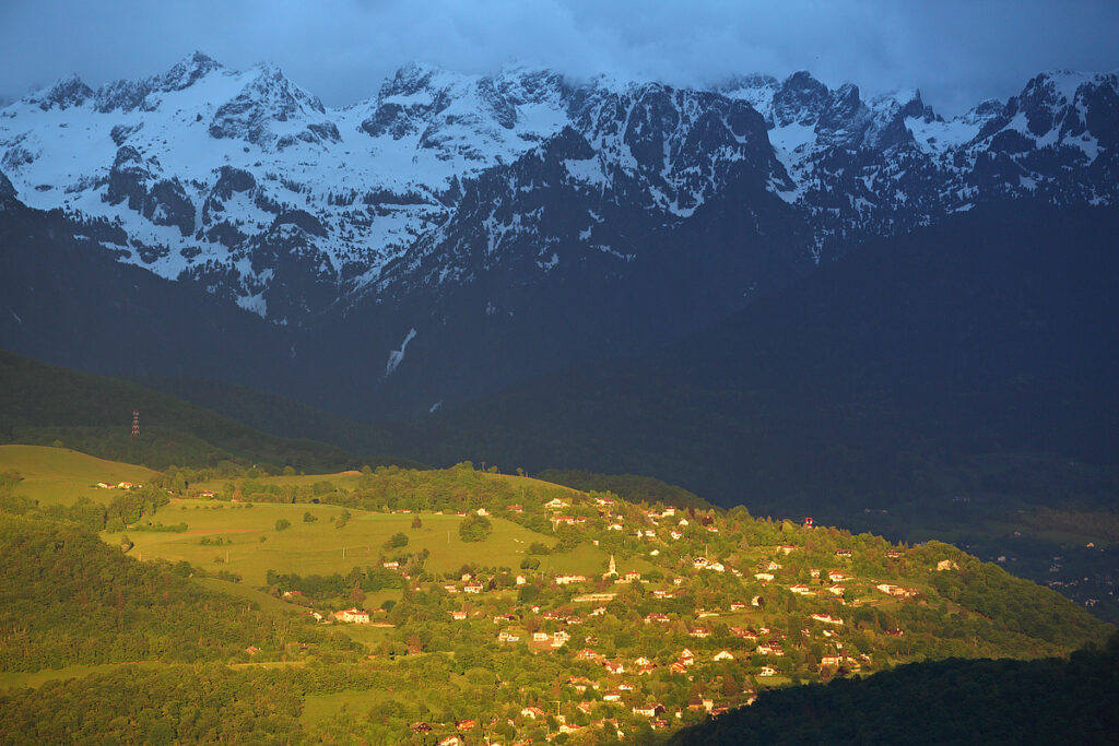 Lumière sur Venon et neige sur Belledonne